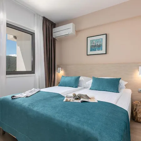 Kanat 1 & 2 With Beautiful Sea View ראבץ