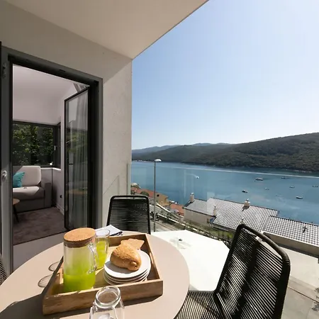 Kanat With Beautiful Sea View Apartment